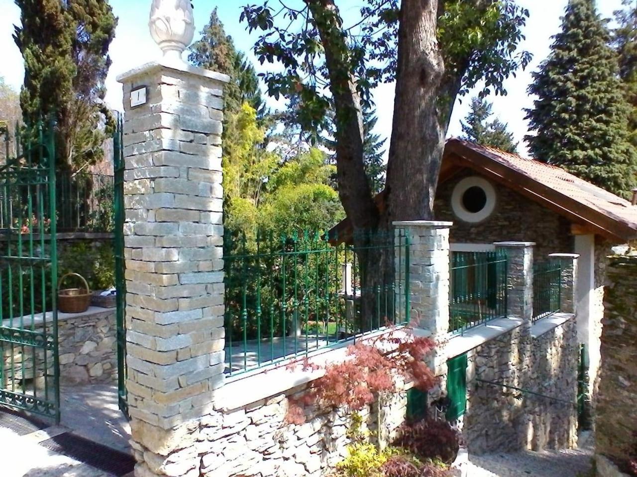 La Camelia D'Oro Apartamento Oggebio Exterior foto